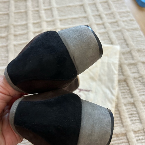 Ferragamo Vara 6.5B Black/grey suede pumps - Picture 6 of 6